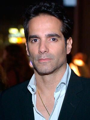 Юл Васкес Yul Vazquez - Джон Рейз